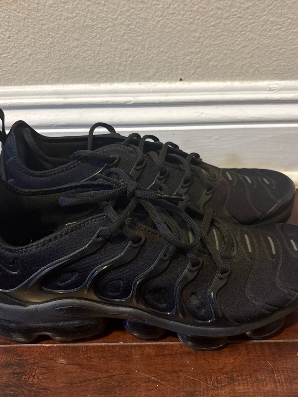 Nike Men’s All-Black VaporMax-Style Running Sneakers